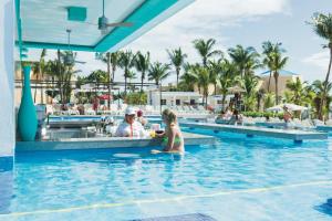 Bazén v ubytování Riu Playacar - All Inclusive nebo v jeho okolí