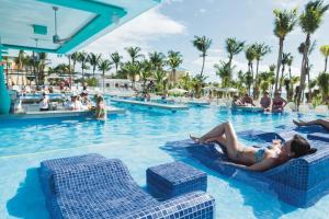 Bazén v ubytování Riu Playacar - All Inclusive nebo v jeho okolí