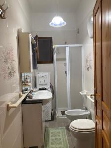 a small bathroom with a toilet and a sink at al Sulcis 35 in Teulada