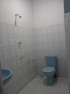 Phòng tắm tại The Madampa Sea Side Lodge