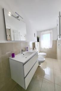 A bathroom at d annunziohouse Még 37 kép