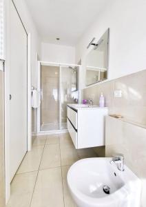 A bathroom at d annunziohouse