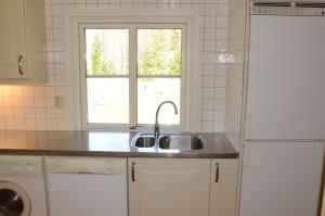 Cucina o angolo cottura di Lake and Forest Hideaway