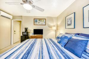 a bedroom with a bed and a ceiling fan at Island Surf 601A in Kihei