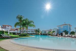 Bazén v ubytování Luxury Penthouse next to Marbella nebo v jeho okolí