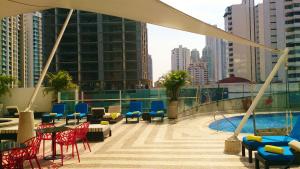 Kolam renang di atau di dekat Decapolis Hotel Panama City