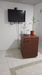 TV a/nebo společenská místnost v ubytování apartamento familiar o dos personas en cama separadas