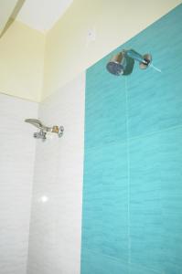 Kylpyhuone majoituspaikassa Hotel Agarala Residency