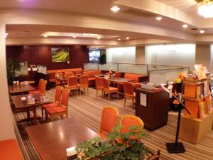 Kashihara Oak Hotel tesisinde bir restoran veya yemek mekanı