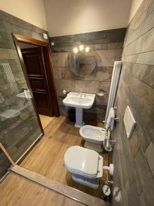 A bathroom at Residenza Collina Riccione Cielo