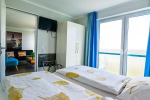 Giường trong phòng chung tại Beach Lodge BL08