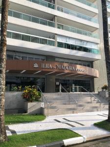 un edificio con una señal que lee la investigación Lila M Maratha en Ilha da Madeira Resort - Cobertura com Jacuzzi en Riviera de São Lourenço