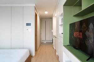 Cama o camas de una habitación en Urbanstay Myeongdong