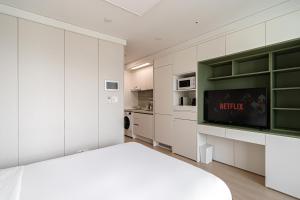 Una cocina o zona de cocina en Urbanstay Myeongdong