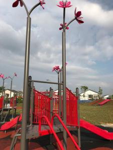 Kawasan permainan kanak-kanak di Elmina near Denai Alam, Saujana Utama with Wi-Fi & Netflix
