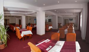 Restaurant o un lloc per menjar a Pensiunea Otopeni
