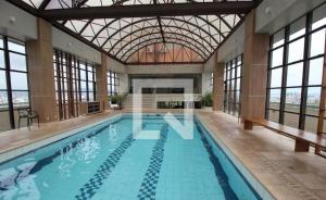 a large swimming pool with a large ceiling at Flat Independência in Porto Alegre