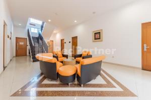Istumisnurk majutusasutuses Hotel Alqueby near Kiara Artha Park Mitra RedDoorz