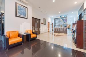 Istumisnurk majutusasutuses Hotel Alqueby near Kiara Artha Park Mitra RedDoorz