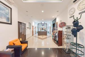 Istumisnurk majutusasutuses Hotel Alqueby near Kiara Artha Park Mitra RedDoorz