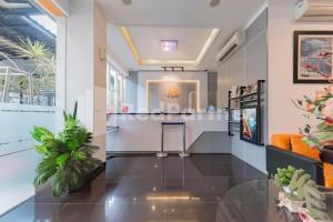 Köök või kööginurk majutusasutuses Hotel Alqueby near Kiara Artha Park Mitra RedDoorz