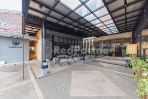 Foto Bandungis asuva majutusasutuse Hotel Alqueby near Kiara Artha Park Mitra RedDoorz galeriist