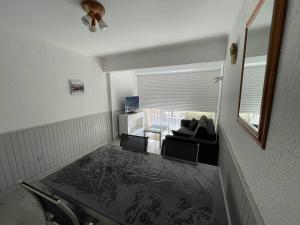 Łóżko lub łóżka w pokoju w obiekcie T2 lumineux 4 pers, parking sécurisé, proche port et plage - St-Cyprien - FR-1-106-30