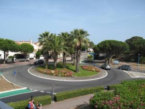 Zdjęcie z galerii obiektu Appartement T3 Mezzanine Climatisé, 6 Couchages, Proche Plage et Port, Parking Privé - FR-1-106-50 w mieście Saint-Cyprien