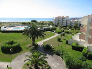 Bazén v ubytovaní T3 avec piscine, parking, animaux admis, Saint-Cyprien - FR-1-106-52 alebo v jeho blízkosti
