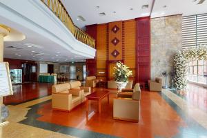 a lobby with chairs and tables in a building at Sao Mai Hotel in Thanh Hóa +62 photos