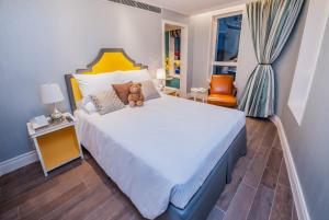 Uma cama ou camas num quarto em Hotel Madera Hollywood