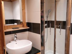 a bathroom with a sink and a shower at Confortable T4, terrasse, parking et Wi-Fi, au centre et proche pistes - FR-1-598-129 in Les Gets