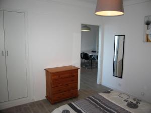 Zdjęcie z galerii obiektu Appartement T2 rénové, 4 couchages, parking, face plage, centre de Saint-Cyprien - FR-1-106-74 w mieście Saint-Cyprien
