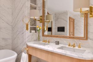 Ванная комната в The Ritz-Carlton, Doha
