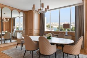 Гостиная зона в The Ritz-Carlton, Doha