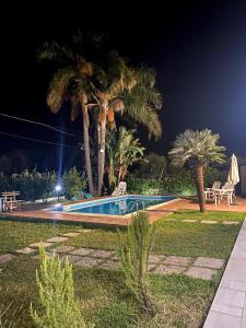 Bazén v ubytovaní Casa vacanza le tre palme alebo v jeho blízkosti