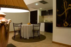 A kitchen or kitchenette at Barakat Hotel Apartments