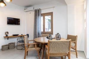 Televízia a/alebo spoločenská miestnosť v ubytovaní Cozy Comfy Town House