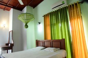 Ένα ή περισσότερα κρεβάτια σε δωμάτιο στο Simlaya Inn