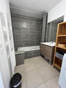 Koupelna v ubytování Le bain de lumiere - Appart-Hotel