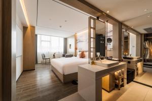 Voodi või voodid majutusasutuse Paco Hotel Botanical Garden Metro Guangzhou-Free Shuttle Bus For Canton Fair toas
