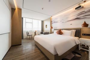 Voodi või voodid majutusasutuse Paco Hotel Botanical Garden Metro Guangzhou-Free Shuttle Bus For Canton Fair toas