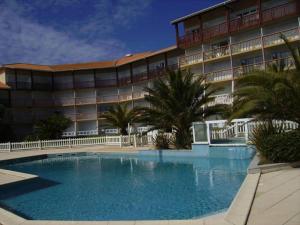 Πισίνα στο ή κοντά στο Appartements à côté Lac Marin de Port d'Albret