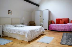 Posteľ alebo postele v izbe v ubytovaní La Quinta, belle maison en pierres avec jardins