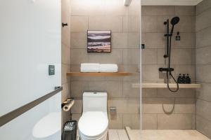 Bilik mandi di Atour Hotel Qingdao Central Business District University of Science and Technology