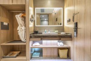 a bathroom with a sink and a mirror at Atour Hotel, Haizhu Jiangtai Road Subway Station, Guangzhou-Free shuttle bus service at the Canton Fair in Guangzhou +25 photos