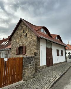 Budova, v ktorej sa dovolenkový dom nachádza
