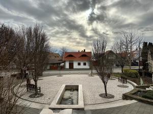 Budova, v ktorej sa dovolenkový dom nachádza