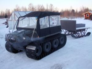 a military vehicle with a trailer in the snow at Vaino Turismitalu in Nina