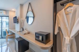 TV a/nebo společenská místnost v ubytování Cozy Blu Suvarnabhumi